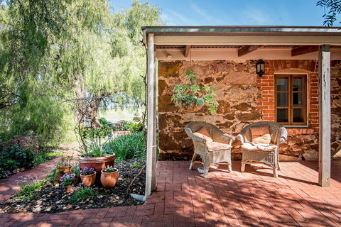 Lucy's Cottage - Holiday Find 0