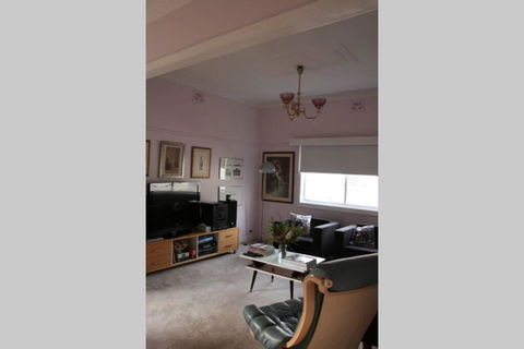 Lucys Artist Cottage - Holiday Find 1