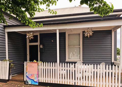 Lucys Artist Cottage - Holiday Find 0