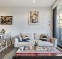 LUXURIOUS RIVERSIDE RESORT STYLE APARTMENTPOOLSPAGYMROOFTOP WITH CITY VIEWS - Holiday Find