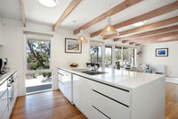 Luxury Beach House only 250m to No 16 Back Beach