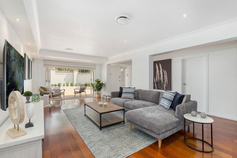 Luxury Family-size Home In Smart Beachside Suburb - Holiday Find 0