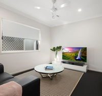 Luxury Home close to Sleemans QE2 Hospital  Griffith Uni - Holiday Find