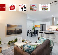 LUXURY HOUSE 10 MIN FROM BEACH WIFINETFLIX SLEEP 9 - Holiday Find
