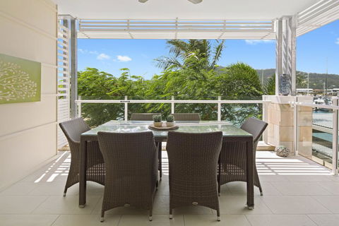 Luxury Marina View Apartment - Holiday Find 2