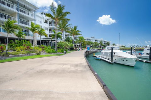 Luxury Marina View Apartment - Holiday Find 0