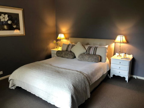 Luxury Room 15mins From Wagga's CBD - Holiday Find 0