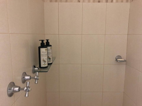 Luxury Room 15mins From Wagga's CBD - Holiday Find 2