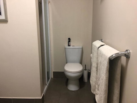 Luxury Room 15mins From Wagga's CBD - Holiday Find 3