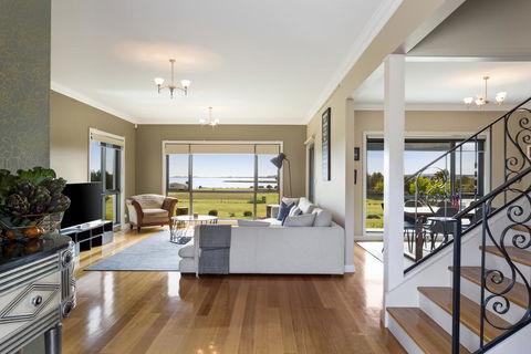 LUXURY WATERFRONT FAMILY HOME-TASMANIA (I)-L'Abode - Holiday Find 0
