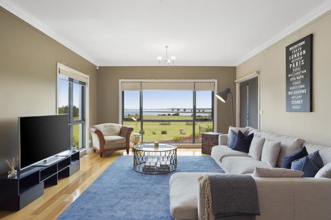 LUXURY WATERFRONT FAMILY HOME-TASMANIA (I)-L'Abode - Holiday Find 1