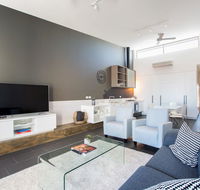 Magnificent Apartment  FREE car park near CBD - Holiday Find