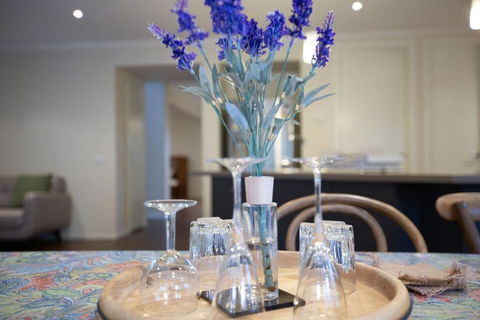 Magnificent Lux Stay@Mont Albert 4BR/WIFI/Garage - Holiday Find 1