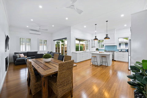 Magnolia On Mary - Holiday Find 0