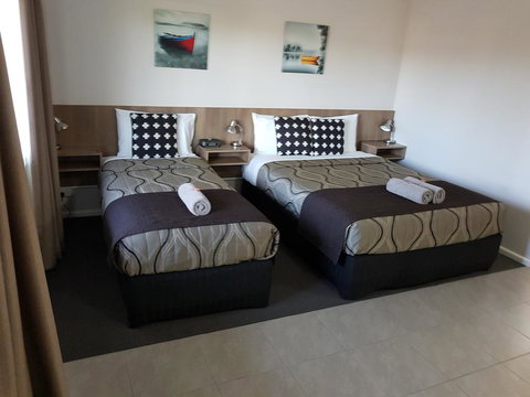 Main Street Motel - Holiday Find 1