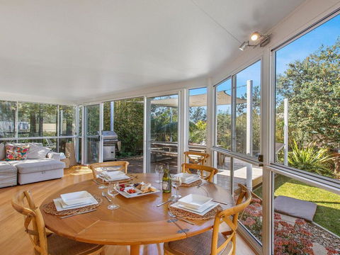 Malda's Retreat - Air-con, Fireplace & Outdoor Spa - Holiday Find 2