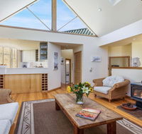 Malda's Retreat - air-con fireplace  outdoor spa - Holiday Find