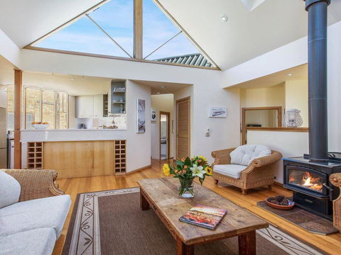 Malda's Retreat - Air-con, Fireplace & Outdoor Spa - Holiday Find 0