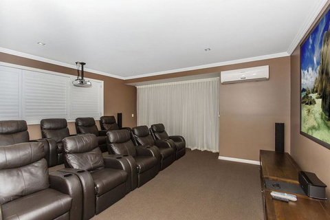 Malibu Beach House @ Corporate Boardies - Holiday Find 3