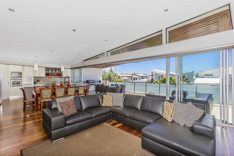 Malibu Beach House @ Corporate Boardies - Holiday Find 2