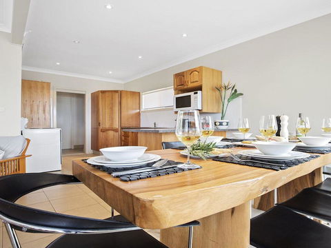 Mamorhomy - Beachfront Spacious Apartment - Holiday Find 3