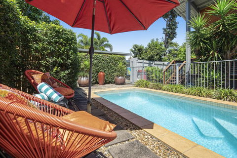 MANDALAY ESCAPE, SECLUSION & SERENITY WITH A POOL - Holiday Find 3