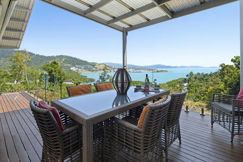MANDALAY ESCAPE, SECLUSION & SERENITY WITH A POOL - Holiday Find 1