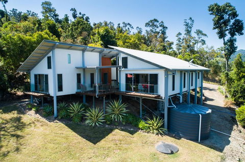 MANDALAY ESCAPE, SECLUSION & SERENITY WITH A POOL - Holiday Find 2