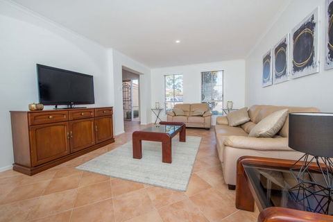 Mariner Beach House - Salamander Bay - Holiday Find 1