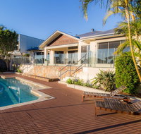Maureen Waterfront Beach House - Holiday Find