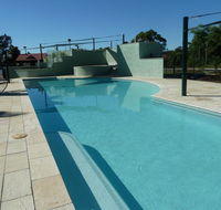 McNevins Logan Park Motel - Holiday Find