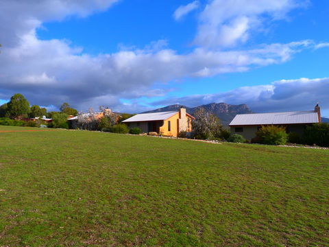 Meringa Springs - Holiday Find 2