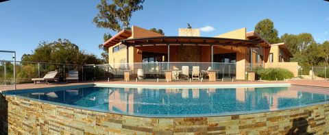 Meringa Springs - Holiday Find 1