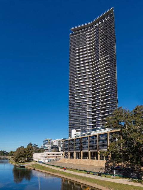 Meriton Suites Church Street, Parramatta - Holiday Find 3