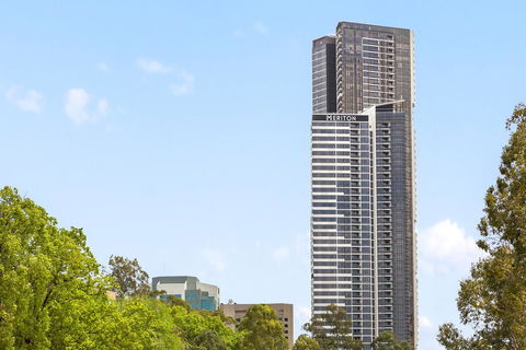 Meriton Suites Church Street, Parramatta - Holiday Find 1