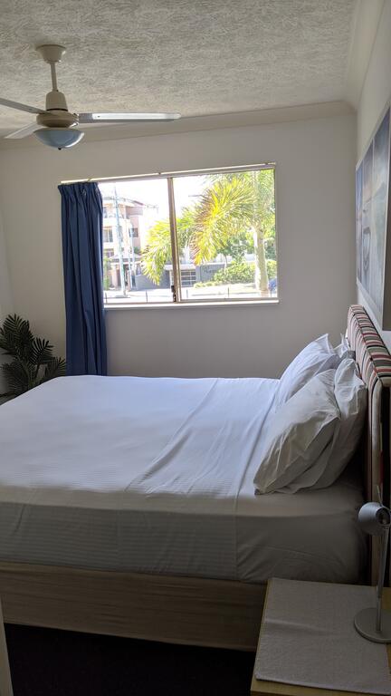Mermaid Beach Apartment - Holiday Find 1