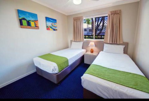 Mermaid Beach Apartment - Holiday Find 2