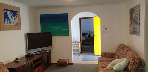 Mermaid Beachside Accommodation - Holiday Find 2