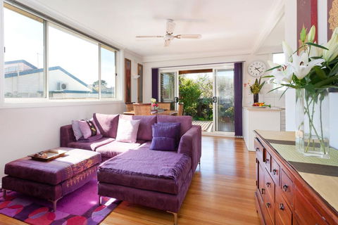METRES TO THE BEACH - MORNINGTON - Holiday Find 0