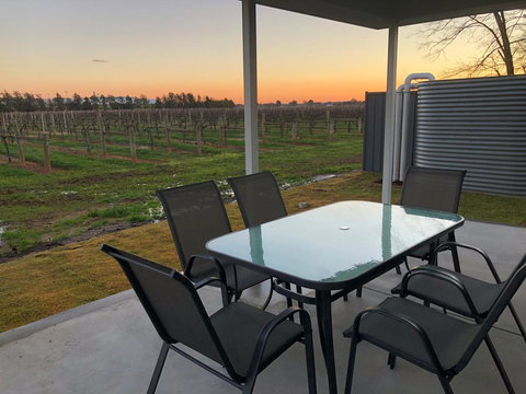 Milawa Vineyard Views - Guesthouse 1 - Holiday Find 3