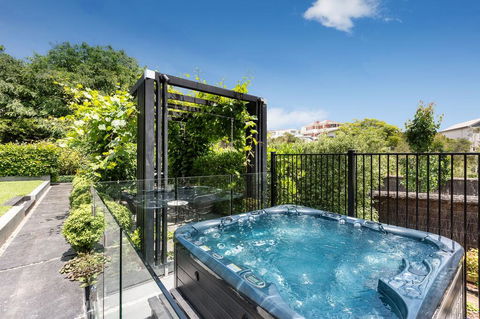 Mills Beach Retreat Luxury Family Retreat With Hydrotherapy Spa, Opposite Beach, Walk To Village - Holiday Find 3