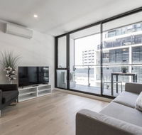 Modern  Bright 2BR Apt- Parking WIFI Pool  Gym - Holiday Find