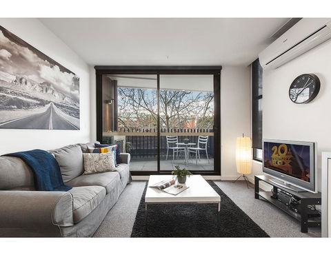 Modern 2 Bed Apartment In Trendy Collingwood - Holiday Find 0