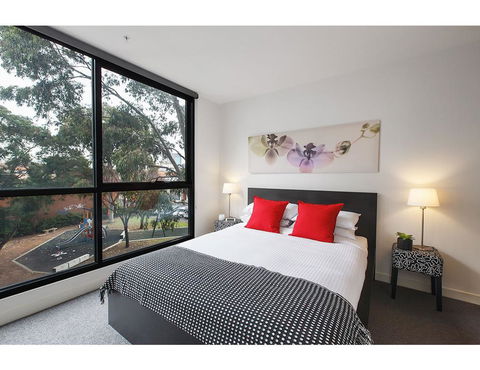 Modern 2 Bed Apartment In Trendy Collingwood - Holiday Find 1