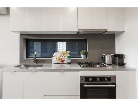 Modern 2 Bed Apartment In Trendy Collingwood - Holiday Find 3