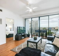 Modern 2 Bedroom River View Apartment in Docklands - Holiday Find