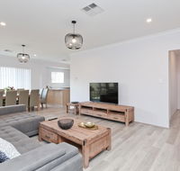 Modern and Spacious home near Curtin University - Holiday Find