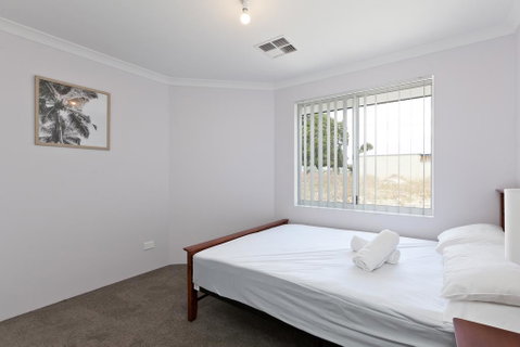 Modern And Spacious Home Near Curtin University - Holiday Find 3