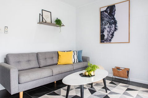 Modern Beach Front Apartment - Holiday Find 2