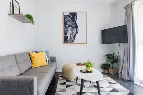 Modern Beach Front Apartment - Holiday Find 1
